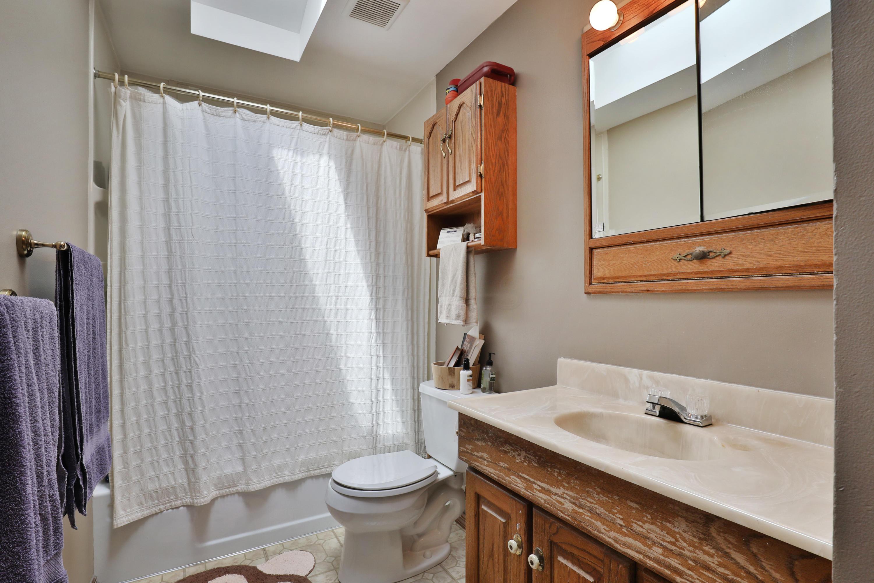 1658 Parkgate Road Columbus, OH 43229 - Photo 13 of 26 Gallery Image 13