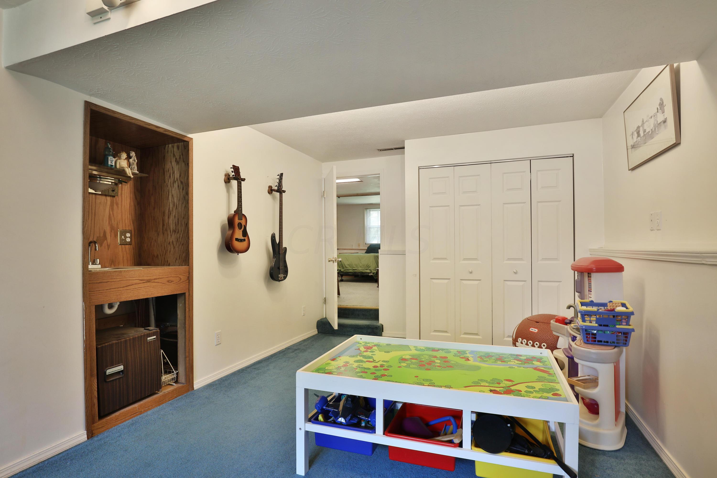 1658 Parkgate Road Columbus, OH 43229 - Photo 18 of 26 Gallery Image 18