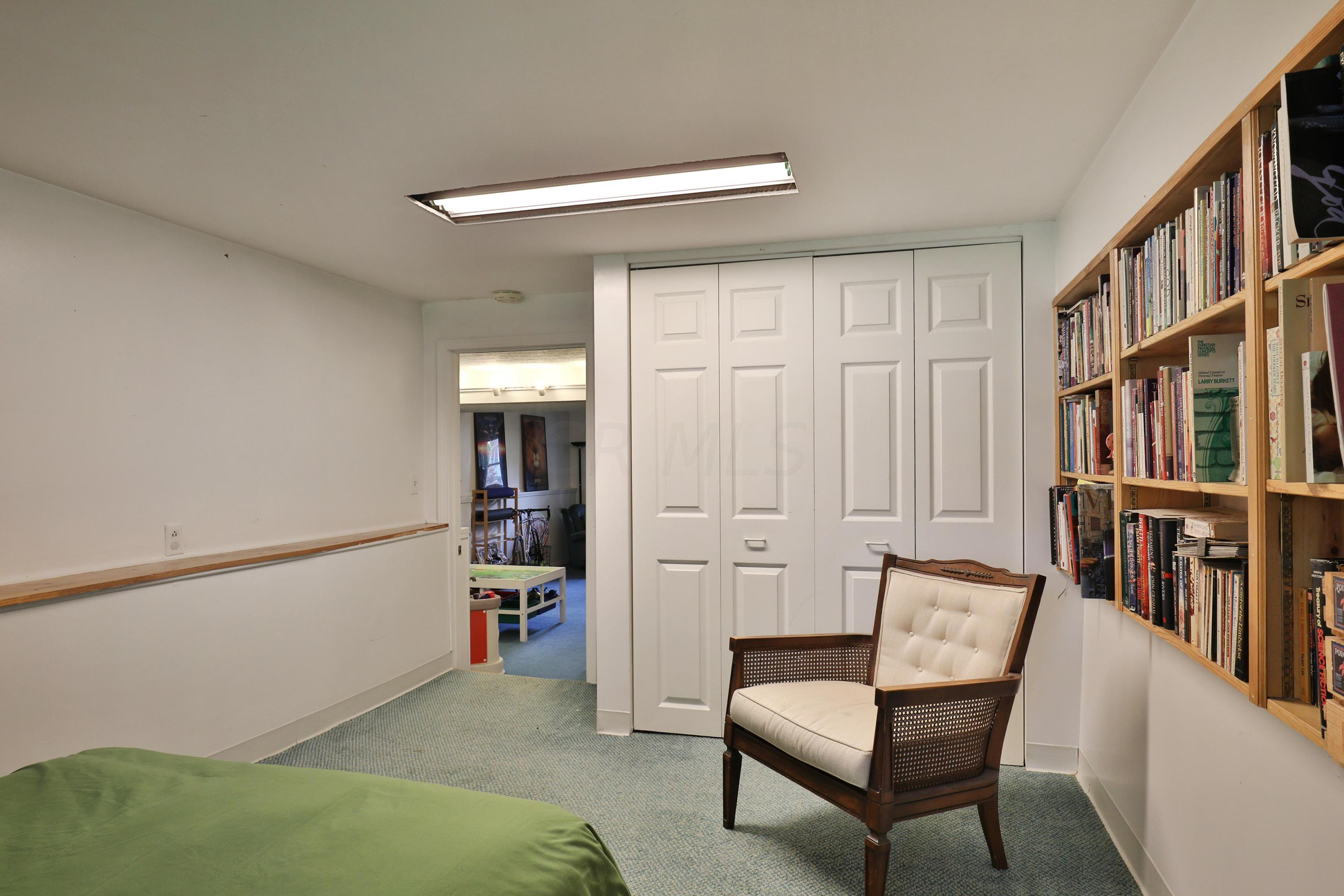 1658 Parkgate Road Columbus, OH 43229 - Photo 21 of 26 Gallery Image 21
