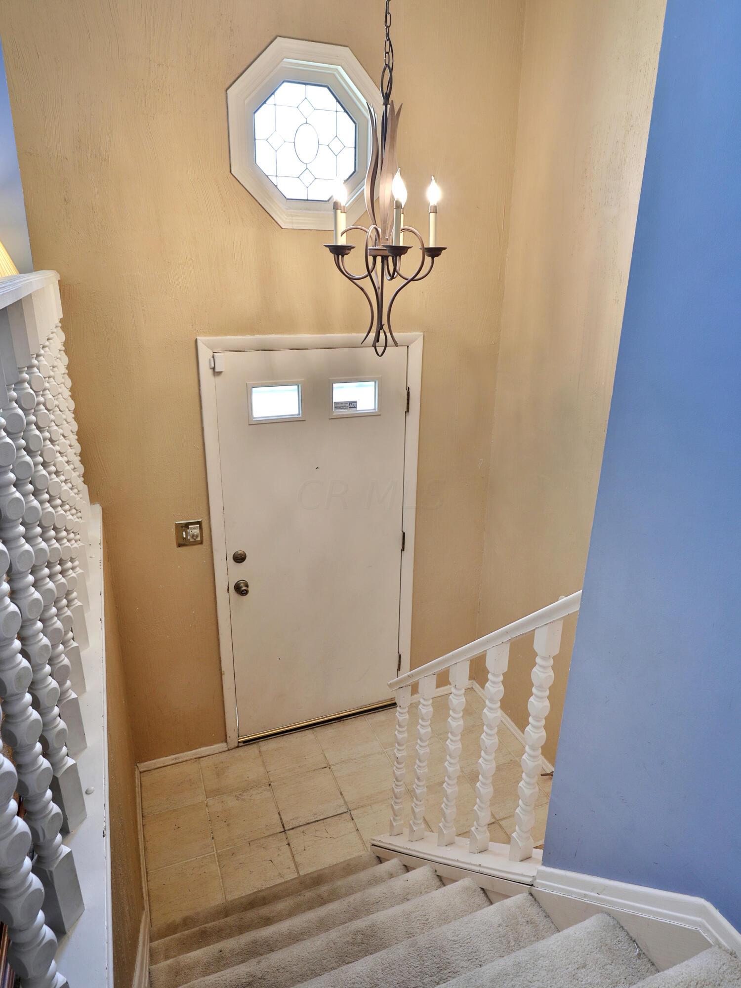 1658 Parkgate Road Columbus, OH 43229 - Photo 3 of 26 Gallery Image 3