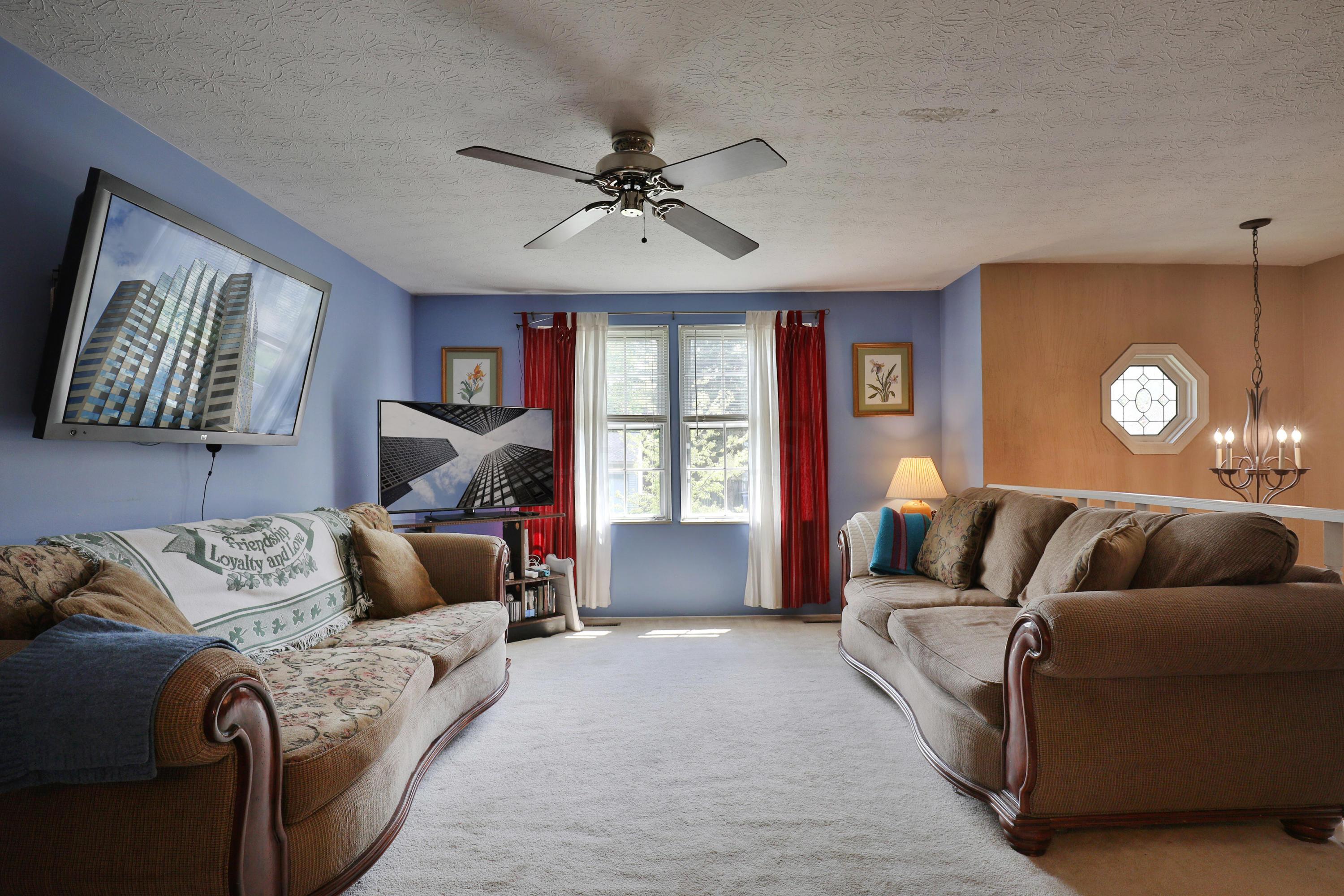 1658 Parkgate Road Columbus, OH 43229 - Photo 4 of 26 Gallery Image 4