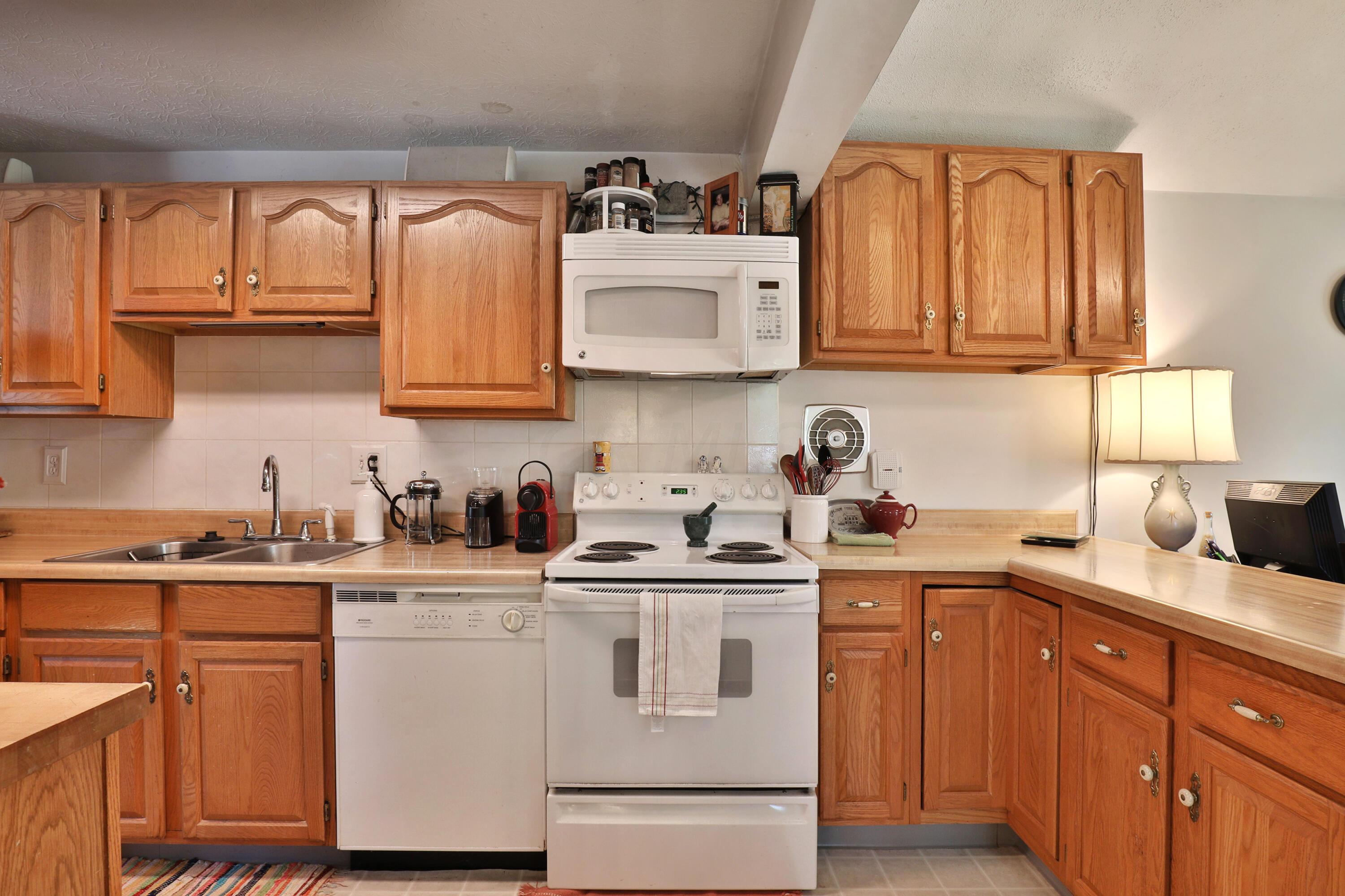 1658 Parkgate Road Columbus, OH 43229 - Photo 8 of 26 Gallery Image 8