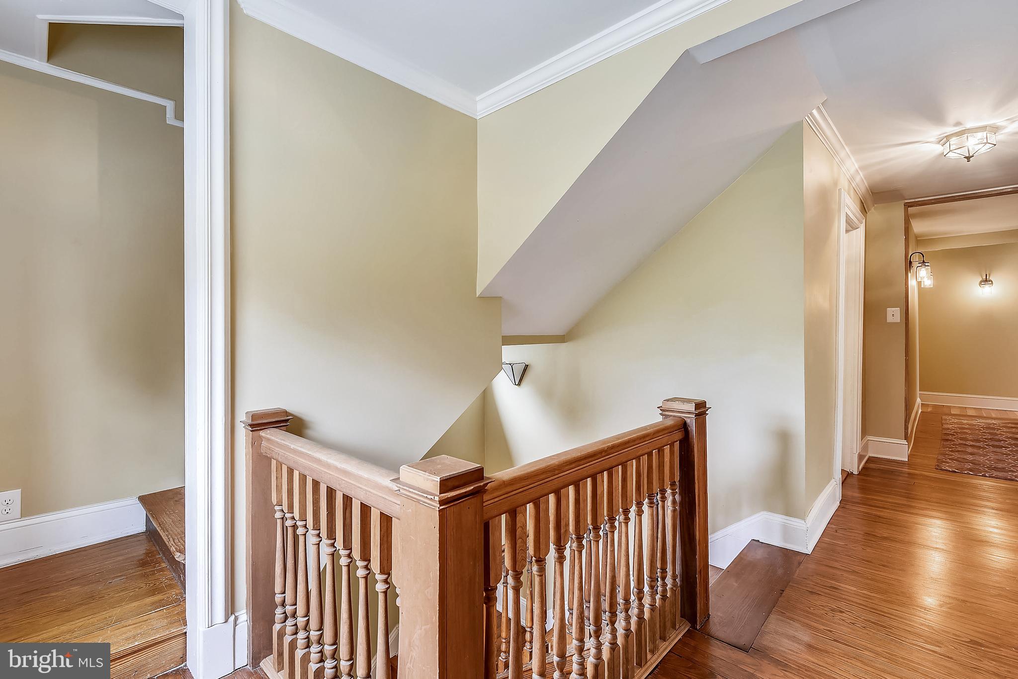 528 Wilson Road Annapolis, MD 21401 - Photo 57 of 90 2nd level hallway
