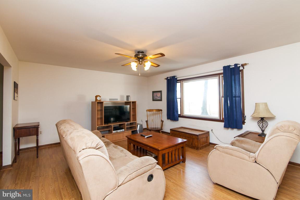 3216 Midland Road Midland, VA 22728 - Photo 17 of 30 Living Room