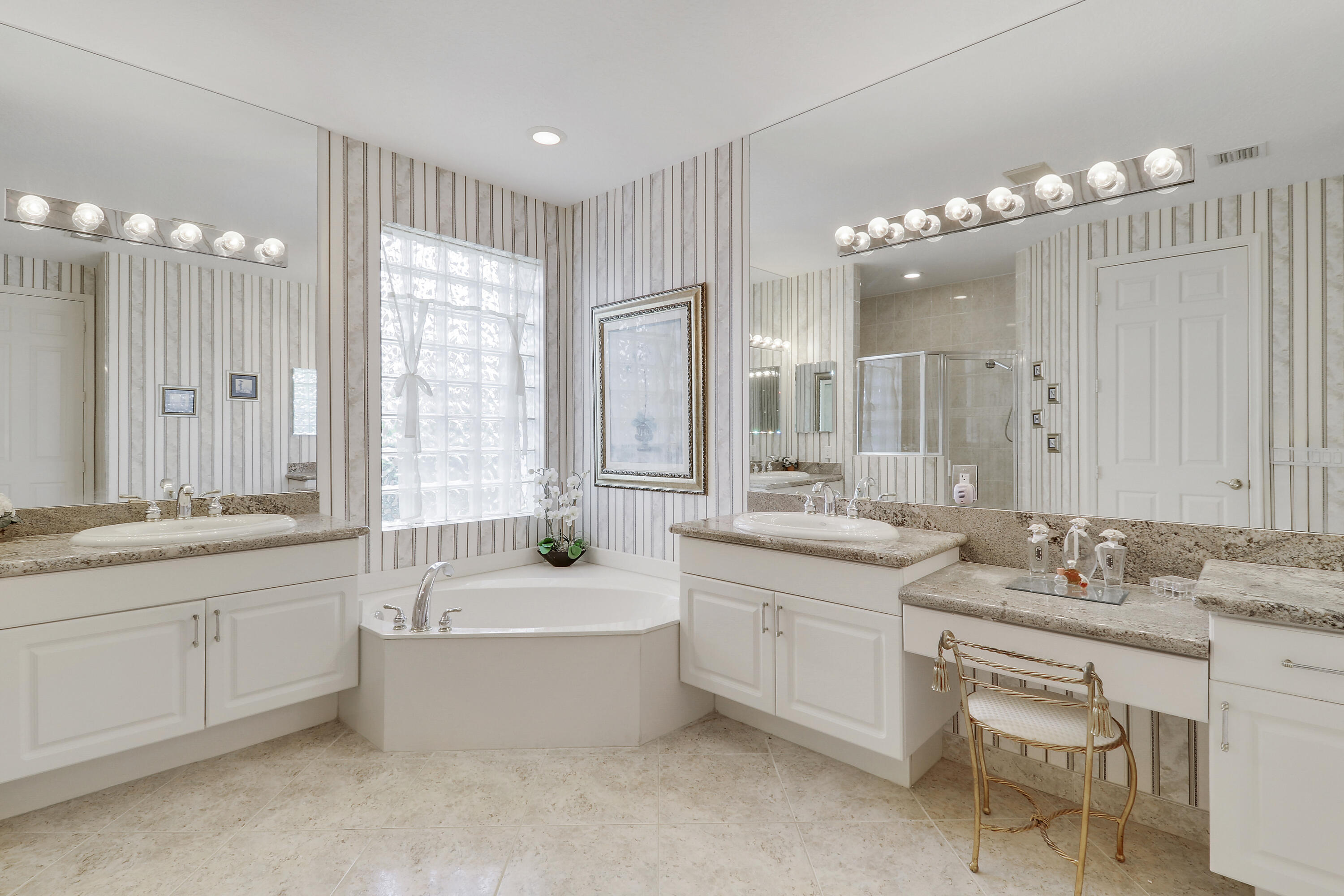 6565 Garde Road Boynton Beach, FL 33472 - Photo 31 of 54 Primary Bath w/ Tub & Double Sinks