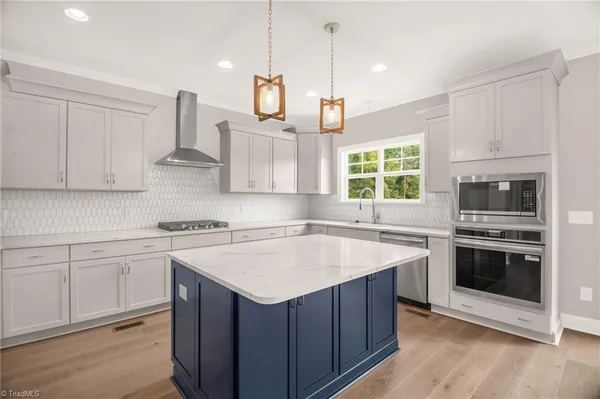 $789,900 | 3104 Pasture View Drive, Summerfield, NC 27358