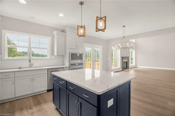 $789,900 | 3104 Pasture View Drive, Summerfield, NC 27358