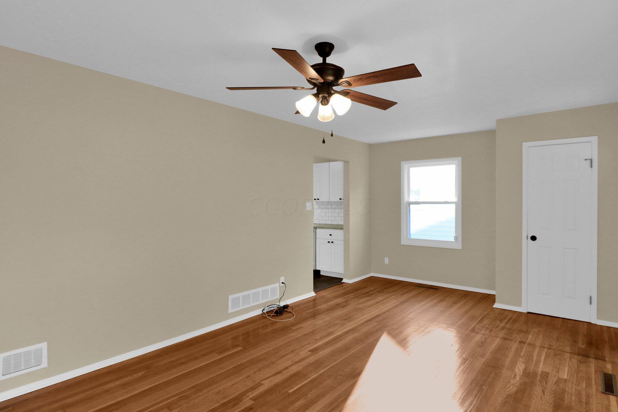 4531 Rodney Road Columbus, OH 43227 - Photo 8 of 36 Living Room