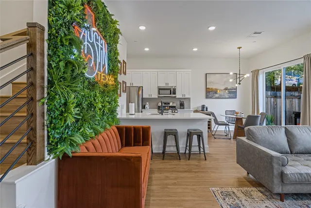 $3,500 | 1811 Webberville Road, Unit 4103, Austin, TX 78721