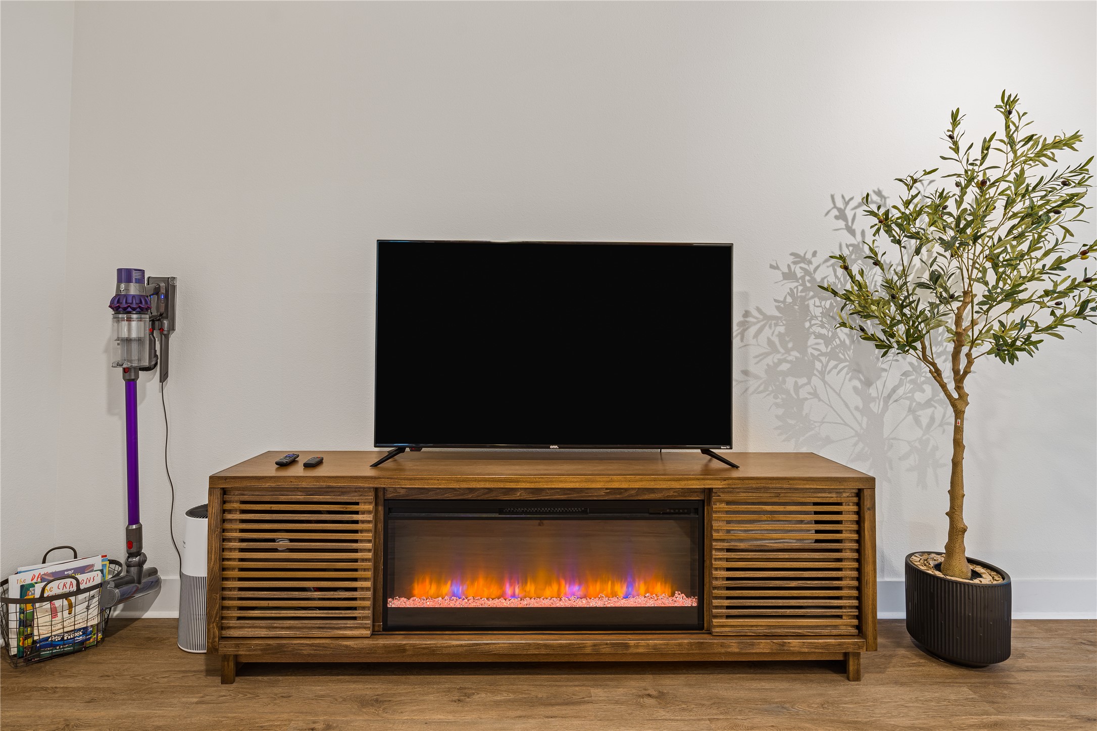 1811 Webberville Road, Unit 4103 Austin, TX 78721 - Photo 3 of 35 a kitchen view