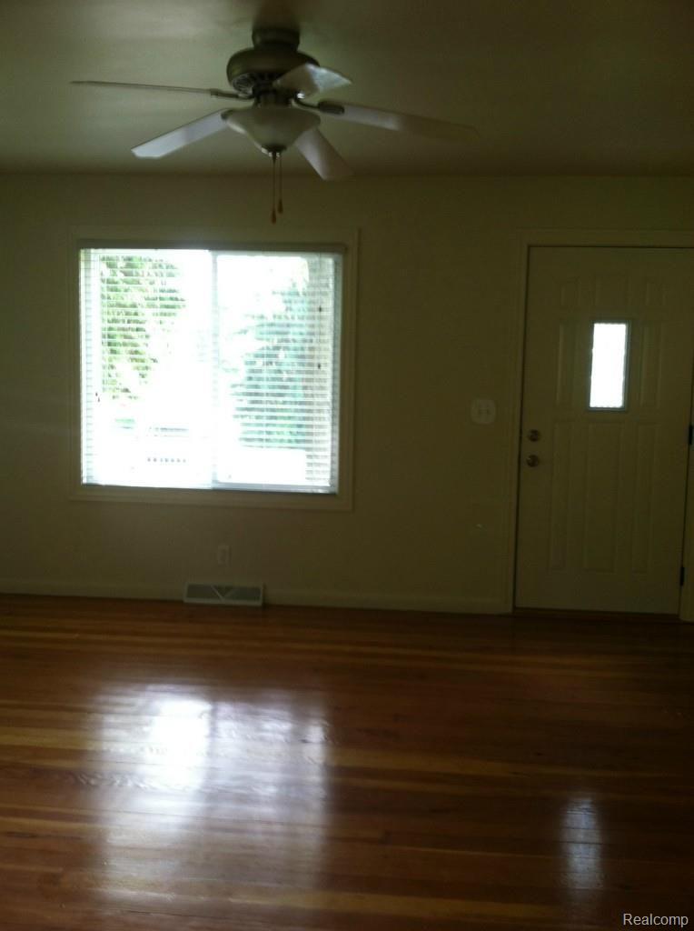 3611 Samuel Avenue Rochester, MI 48309 - Photo 3 of 12 126.jpg