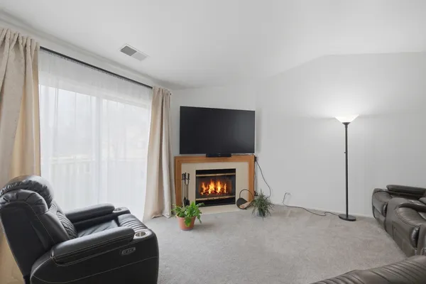 $290,000 | 1606 Pennsbury Court, Unit C2, Wheeling, IL 60090