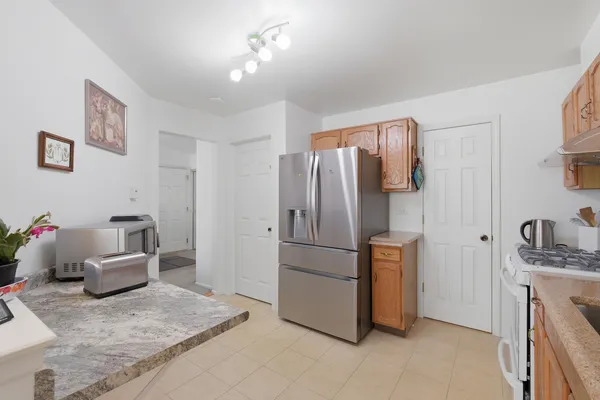 $290,000 | 1606 Pennsbury Court, Unit C2, Wheeling, IL 60090