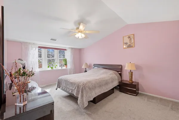$290,000 | 1606 Pennsbury Court, Unit C2, Wheeling, IL 60090