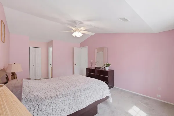 $290,000 | 1606 Pennsbury Court, Unit C2, Wheeling, IL 60090