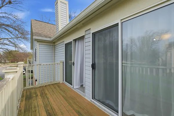 $290,000 | 1606 Pennsbury Court, Unit C2, Wheeling, IL 60090
