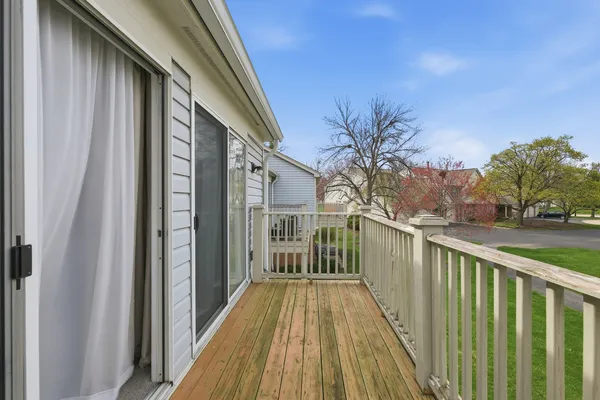 $290,000 | 1606 Pennsbury Court, Unit C2, Wheeling, IL 60090