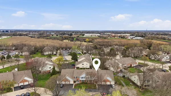 $290,000 | 1606 Pennsbury Court, Unit C2, Wheeling, IL 60090