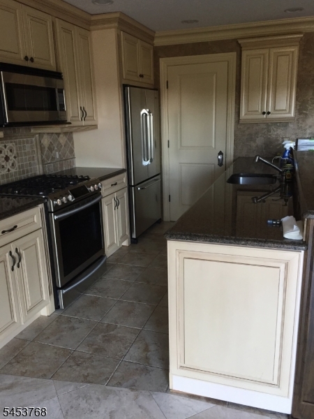 825 Riverside Avenue, Unit 106 Lyndhurst, NJ 07071 - Photo 12 of 31 Gallery Image 12
