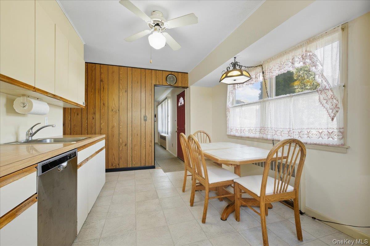 2846 Walter Road Wantagh, NY 11793 - Photo 11 of 34