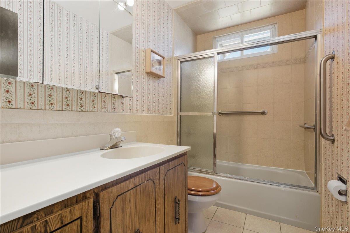 2846 Walter Road Wantagh, NY 11793 - Photo 16 of 34