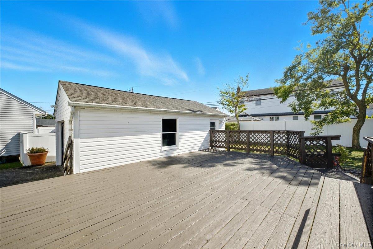 2846 Walter Road Wantagh, NY 11793 - Photo 27 of 34