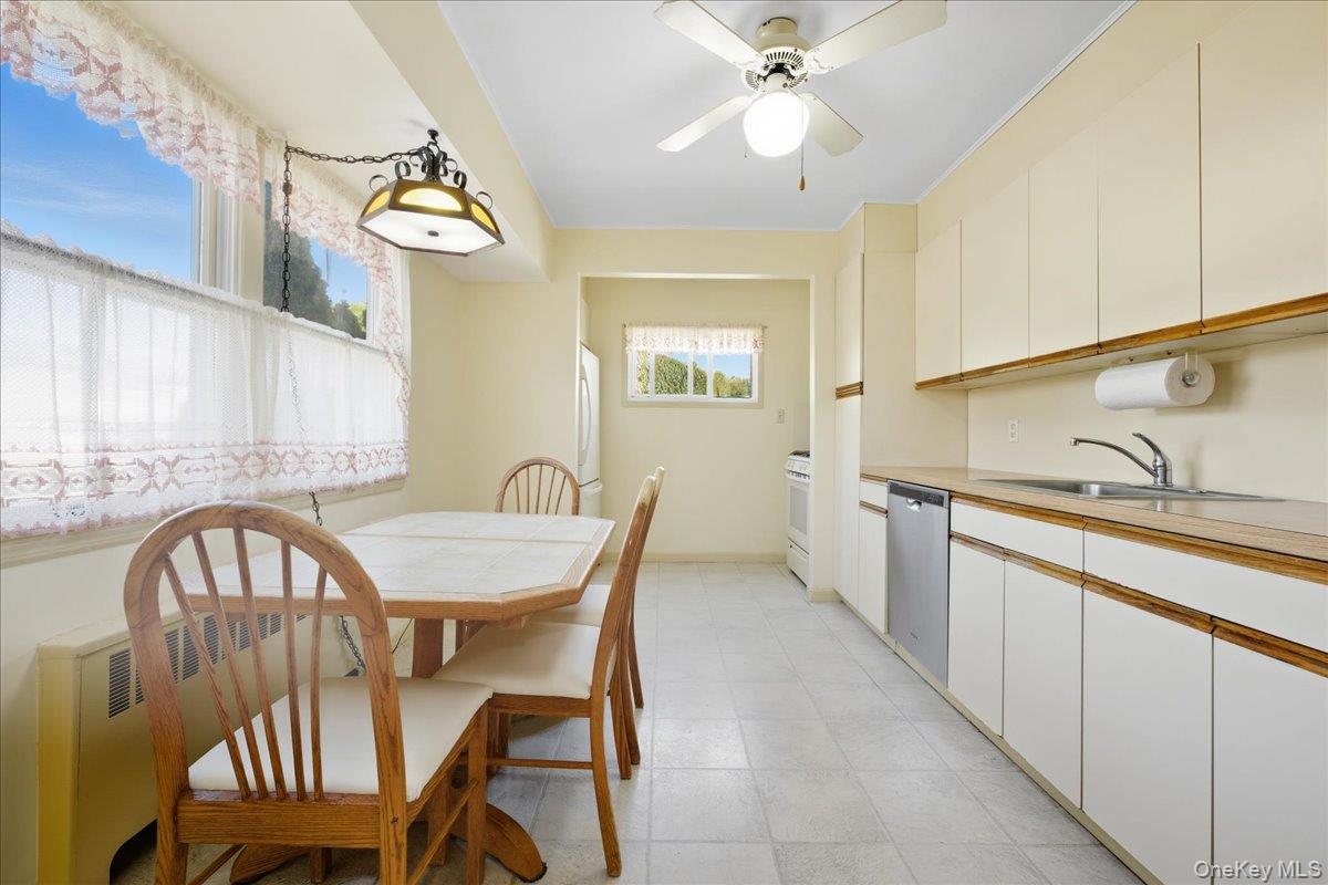 2846 Walter Road Wantagh, NY 11793 - Photo 8 of 34