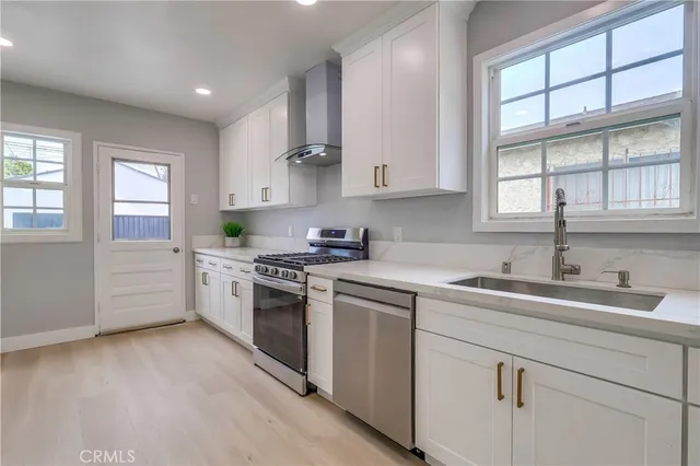 $869,500 | 2124 Baltic Avenue, Long Beach, CA 90810