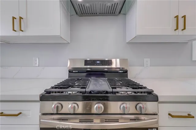 $869,500 | 2124 Baltic Avenue, Long Beach, CA 90810