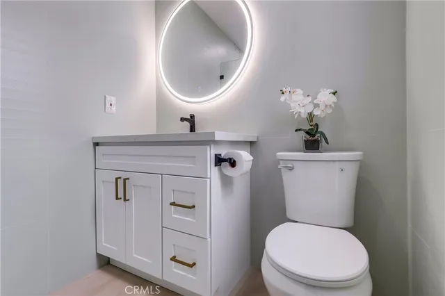 $869,500 | 2124 Baltic Avenue, Long Beach, CA 90810