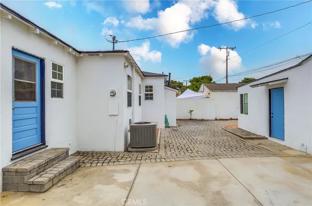$869,500 | 2124 Baltic Avenue, Long Beach, CA 90810