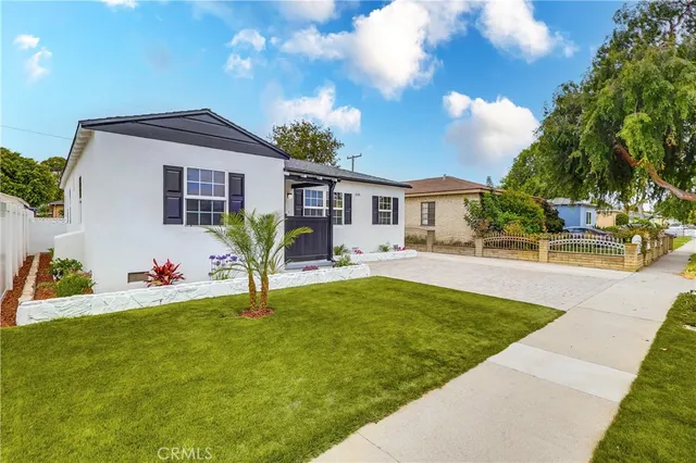 $869,500 | 2124 Baltic Avenue, Long Beach, CA 90810
