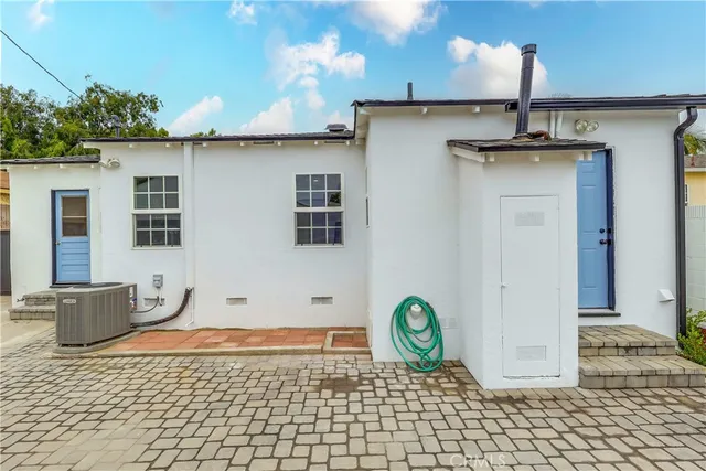 $869,500 | 2124 Baltic Avenue, Long Beach, CA 90810