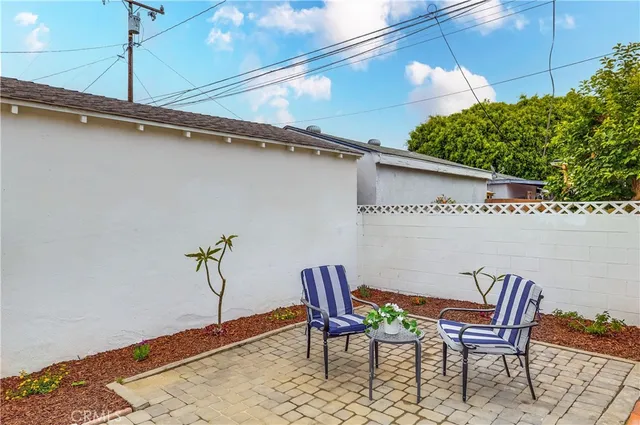$869,500 | 2124 Baltic Avenue, Long Beach, CA 90810