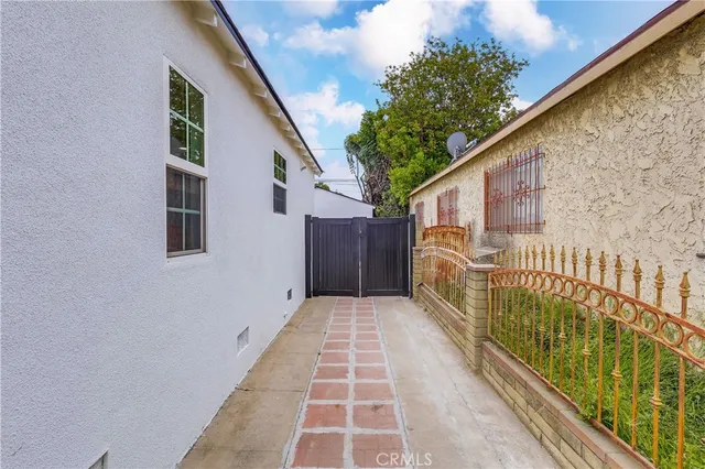 $869,500 | 2124 Baltic Avenue, Long Beach, CA 90810