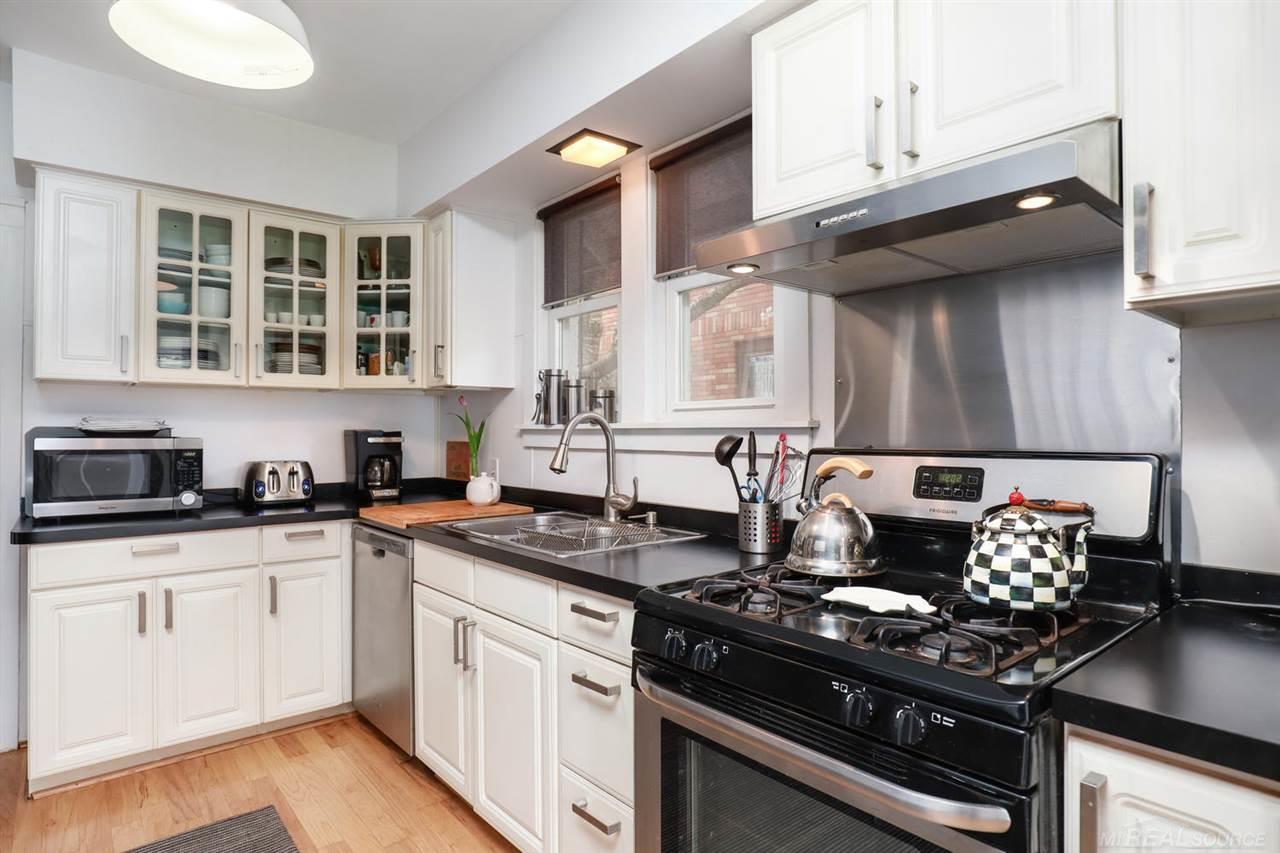 937 Lincoln Road Grosse Pointe, MI 48230 - Photo 11 of 34 31378829-10.JPG