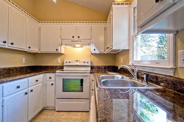 449 Timberview Lane Simpsonville, SC 29681 - Photo 3 of 18 Gallery Image 3