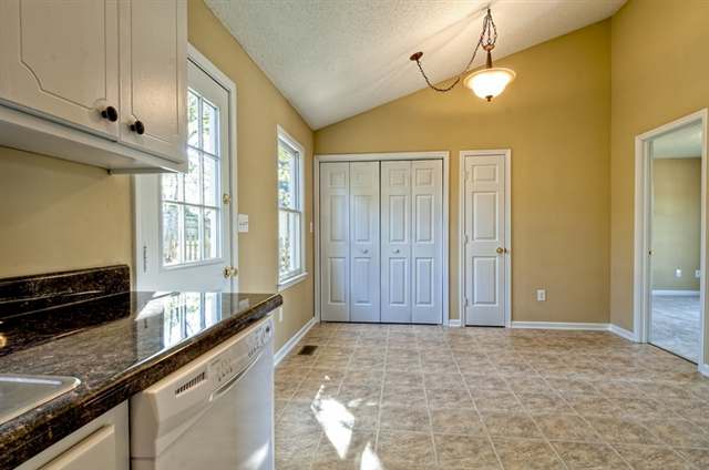 449 Timberview Lane Simpsonville, SC 29681 - Photo 5 of 18 Gallery Image 5