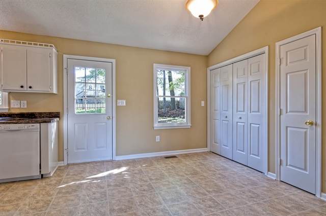449 Timberview Lane Simpsonville, SC 29681 - Photo 6 of 18 Gallery Image 6