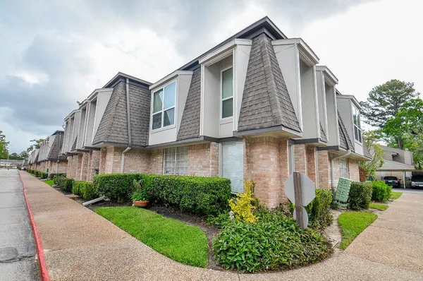 $2,250 | 12633 Memorial Drive, Unit 174, Houston, TX 77024