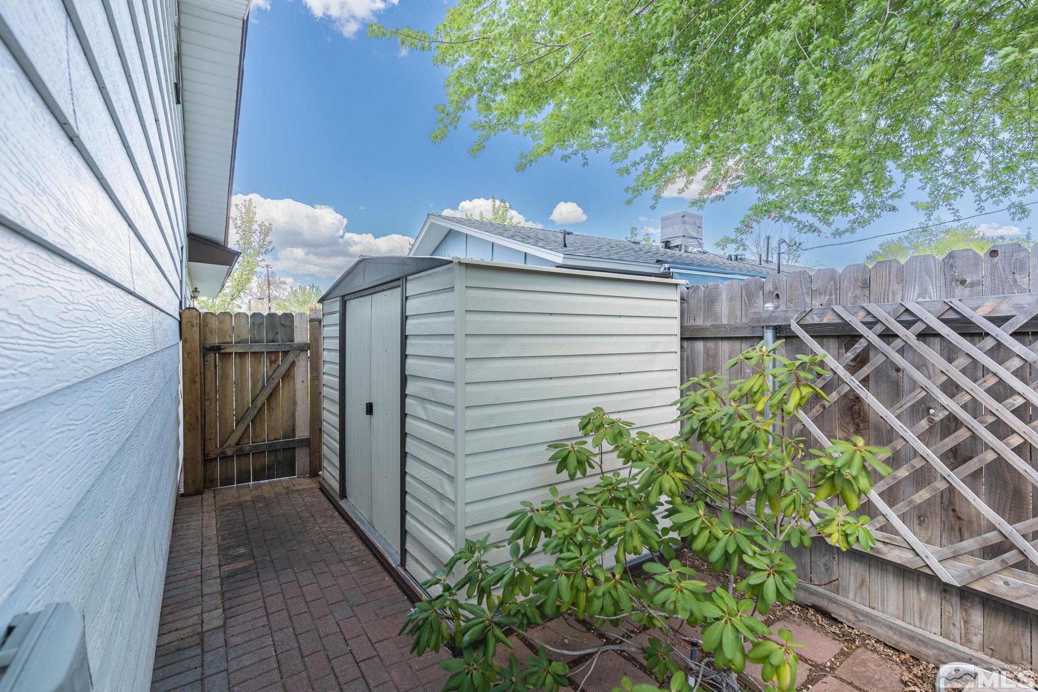 1065 Beldon Way Reno, NV 89503 - Photo 34 of 35 a view of a backyard