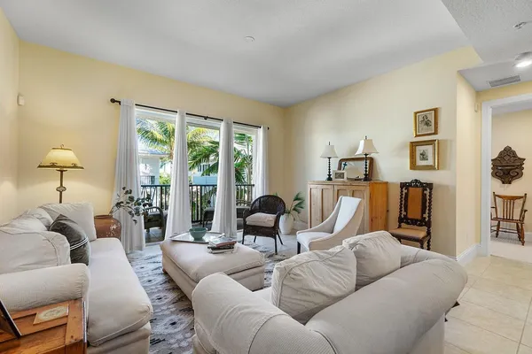 $2,350 | 226 North Latitude Circle, Unit 207, Delray Beach, FL 33483