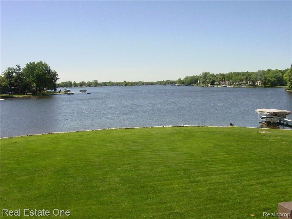 3875 East Commerce Road Commerce Township, MI 48382 - Photo 21 of 29 premium waterfront