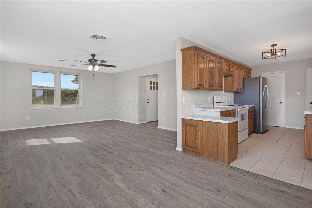 122 Racine Trail Amarillo, TX 79108 - Photo 3 of 17 01-Living Area