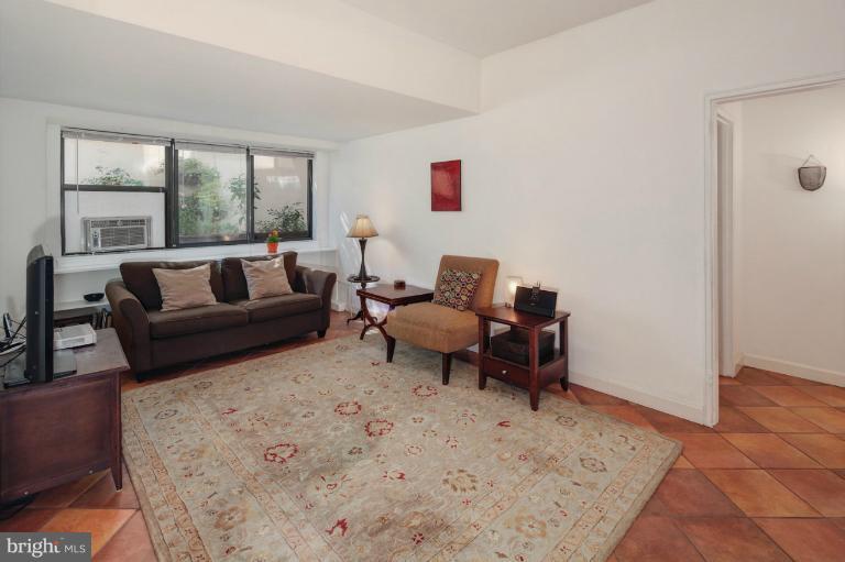 3901 Tunlaw Road Northwest, Unit 101 Washington, DC 20007 - Photo 14 of 27 Living Room