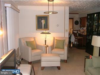 1 Lanford Road New Castle, DE 19720 - Photo 4 of 12 Living Room