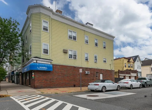 $1,500 | 910-912 Broadway, Unit 3, Bayonne, NJ 07002