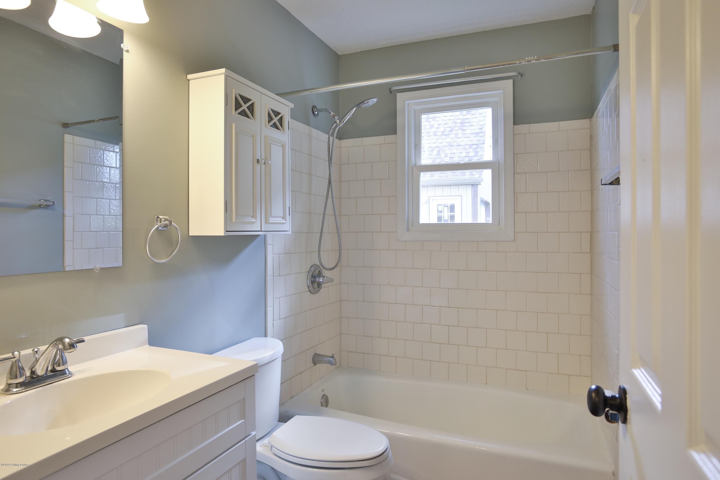 3264 Lake Jericho Road Smithfield, KY 40068 - Photo 13 of 21 Full updated bath