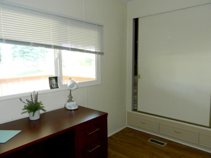 301 Bandy Way Grants Pass, OR 97526 - Photo 22 of 30 2nd Bedroom
