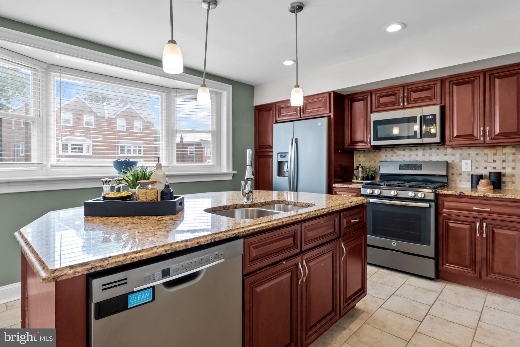 7326 Hill Road Philadelphia, PA 19128 - Photo 3 of 37 Gallery Image 3